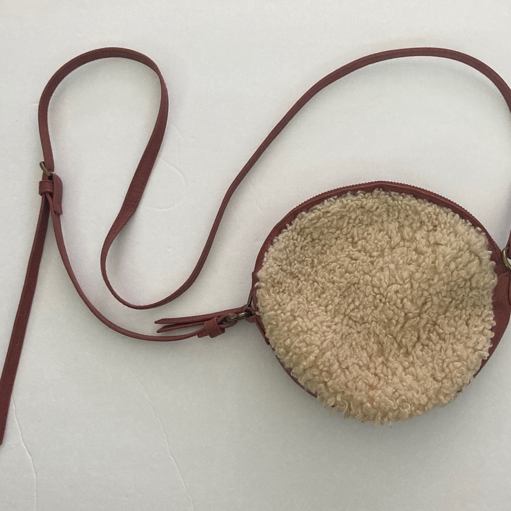 Universal Thread Women’s Shearling Circle Crossbody Bag in Cream and Brown Used
